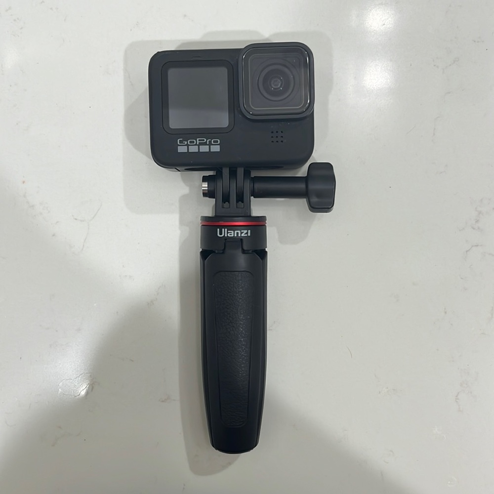 go pro hero 9 (WATER DAMAGE, SELLING FOR PARTS)